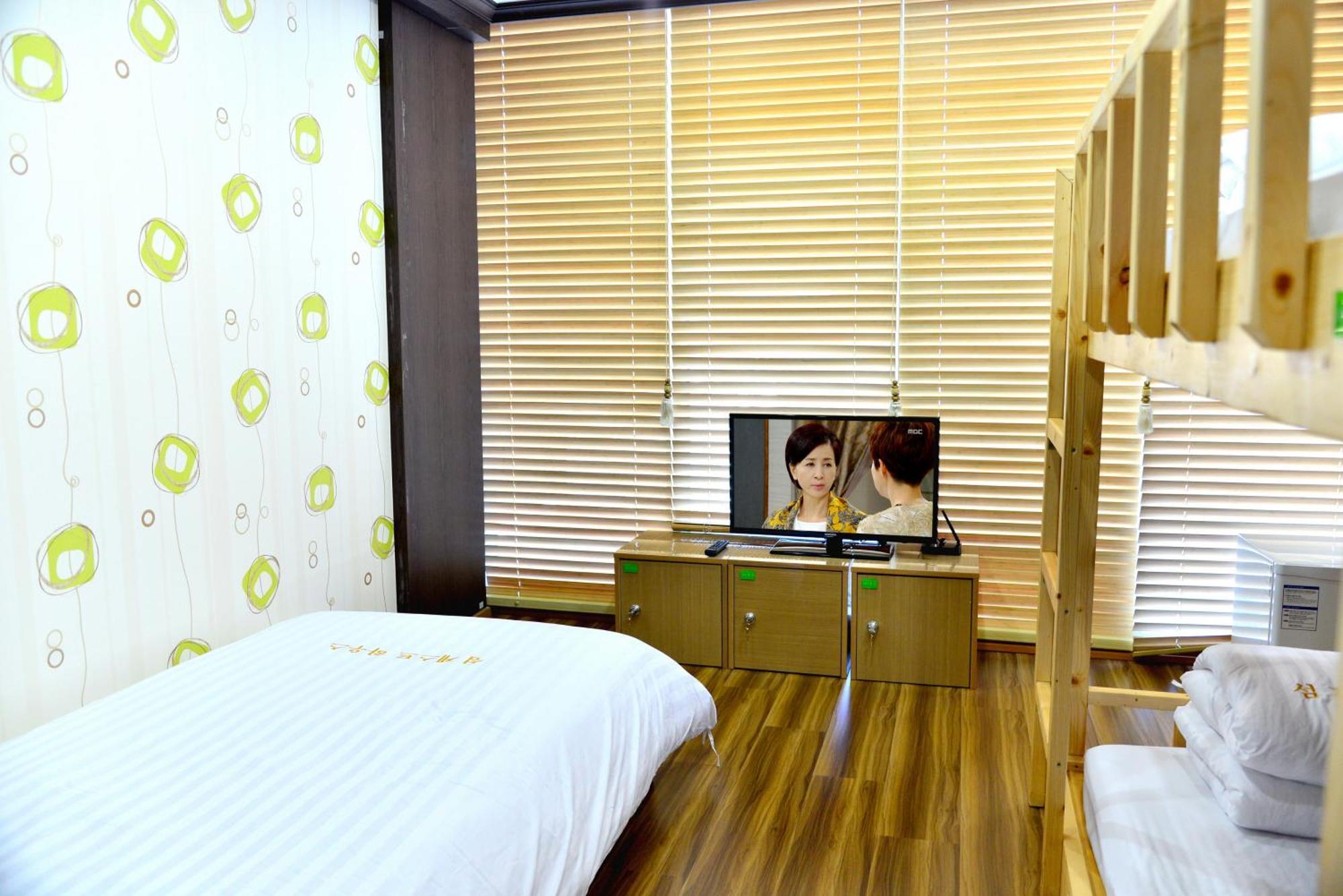 Seom Guesthouse Seogwipo Esterno foto