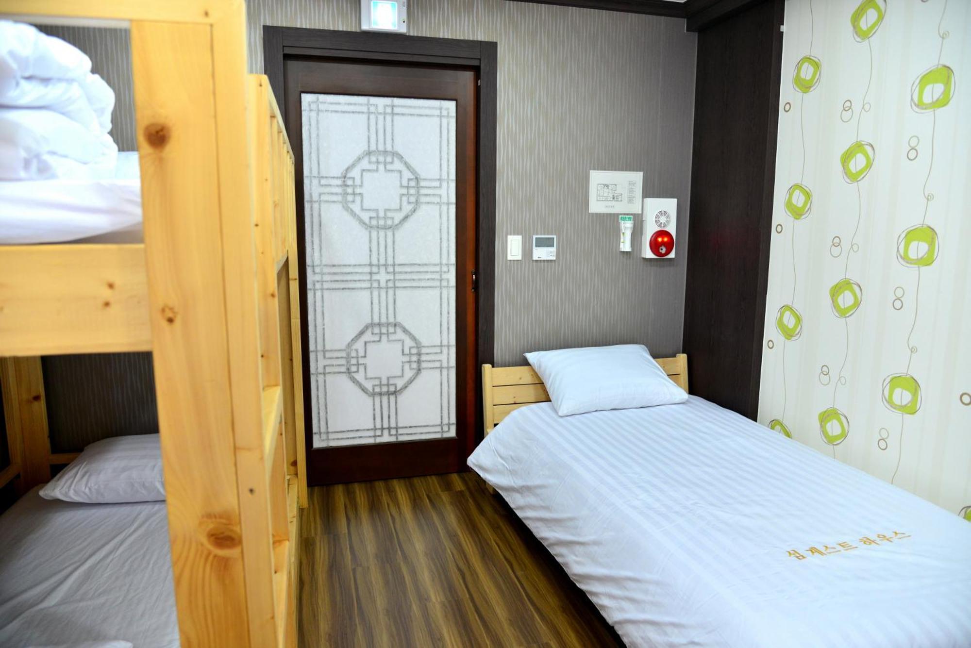 Seom Guesthouse Seogwipo Esterno foto